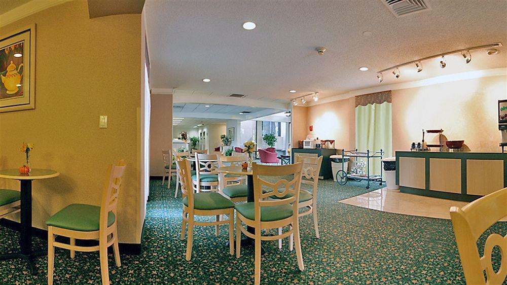 Отель La Quinta By Wyndham Seattle Sea-Tac Airport Ситак Экстерьер фото