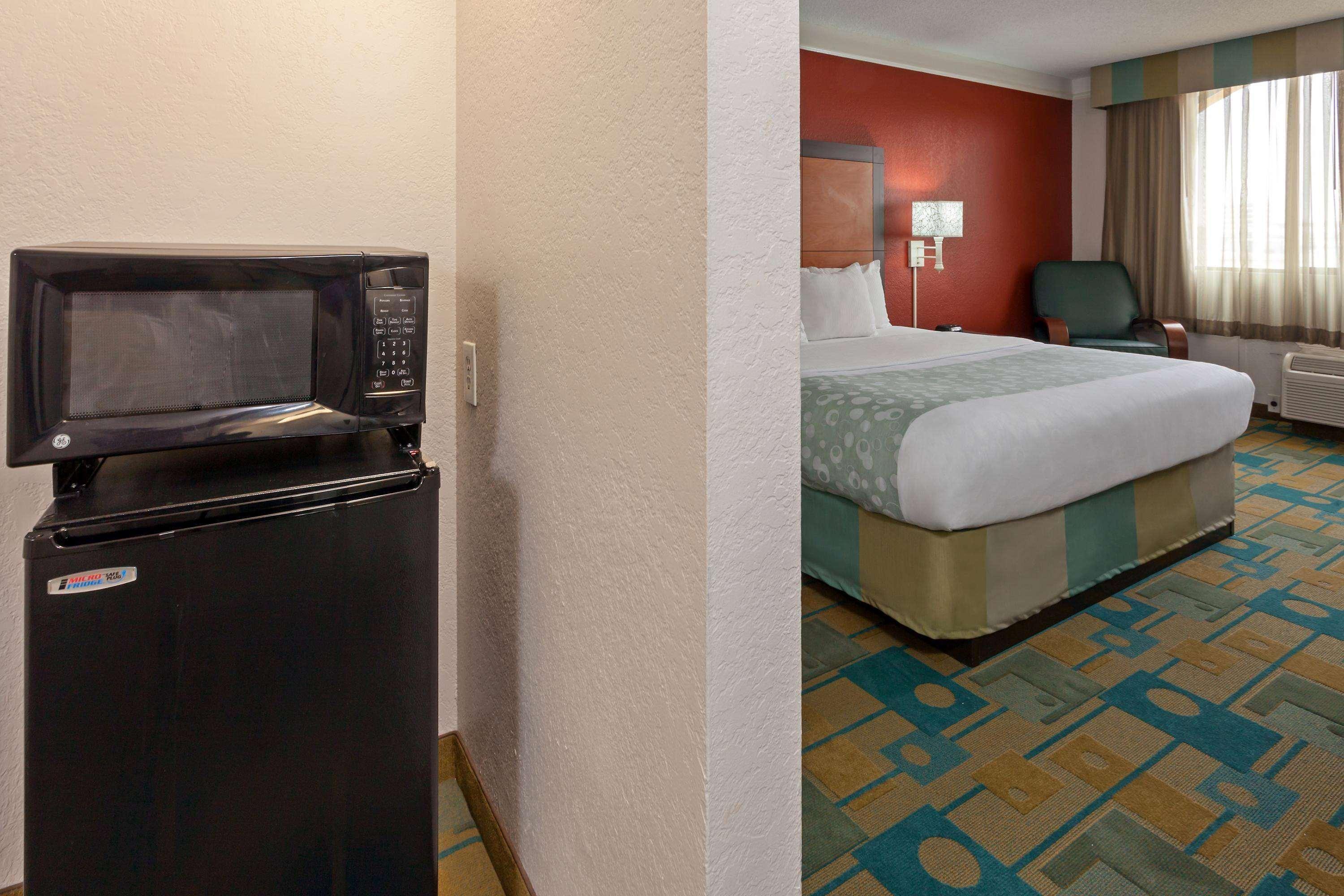 Отель La Quinta By Wyndham Seattle Sea-Tac Airport Ситак Экстерьер фото