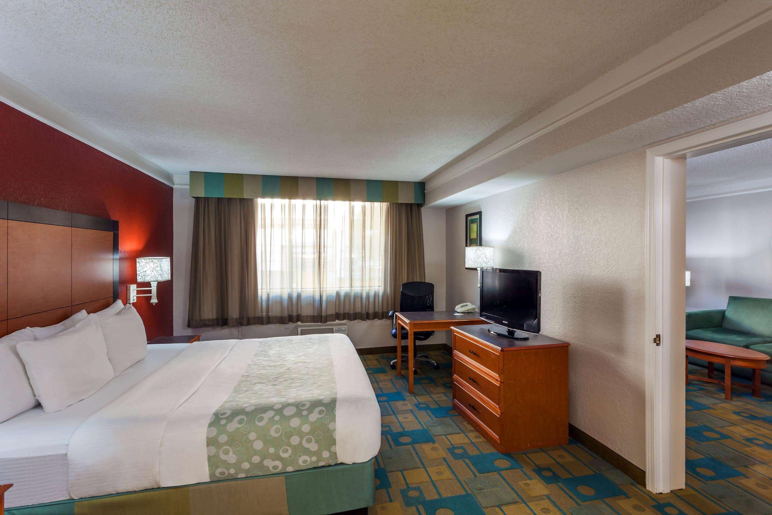 Отель La Quinta By Wyndham Seattle Sea-Tac Airport Ситак Экстерьер фото