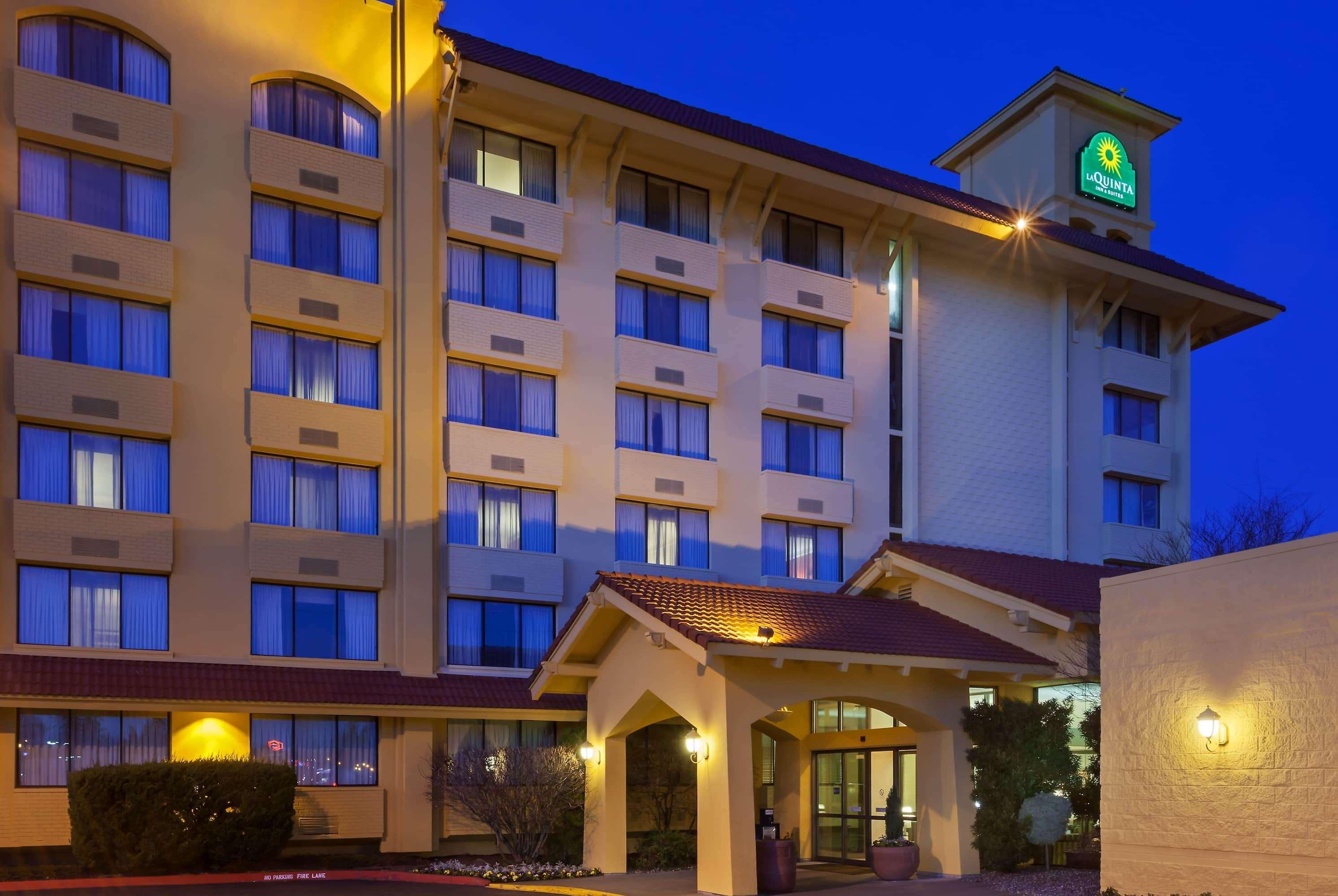Отель La Quinta By Wyndham Seattle Sea-Tac Airport Ситак Экстерьер фото